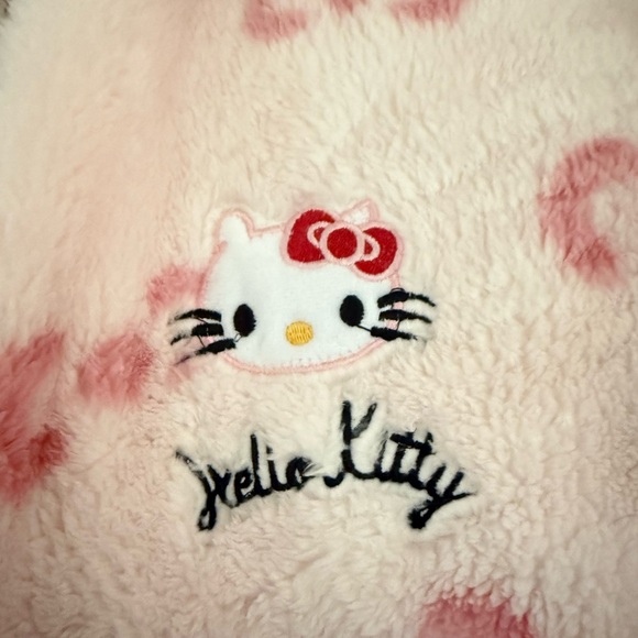 Hello Kitty Pink and White Robe - Picture 2 of 6